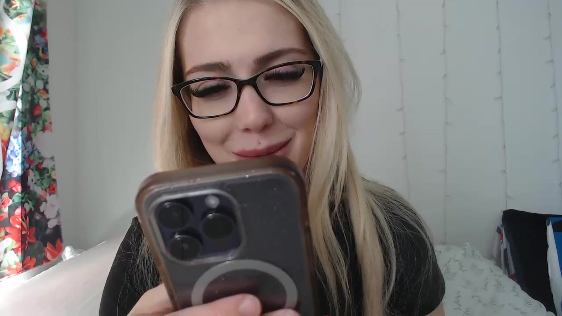 Gallery image thumbnail from AshleyMarina's myfreecams stream on, 03/11/2024, 19:38 image 19 of 20