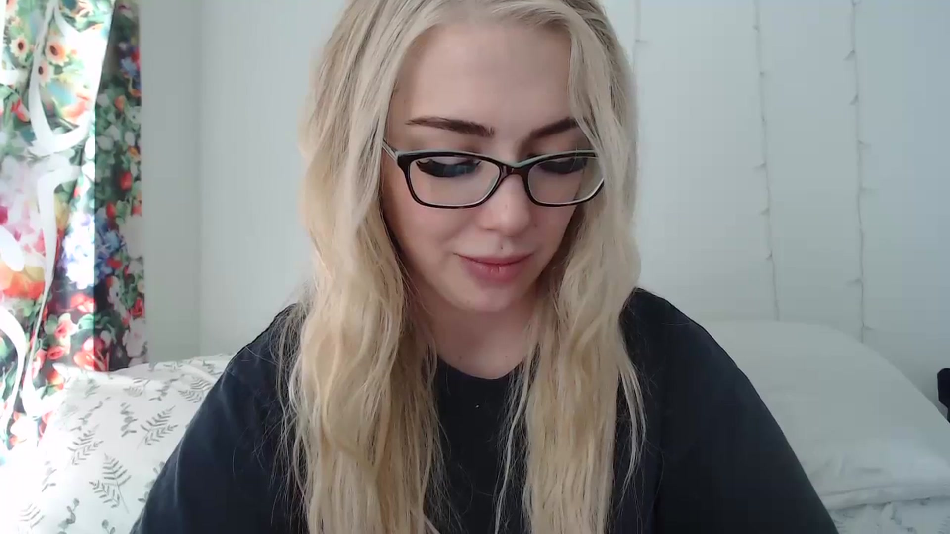 Gallery image thumbnail from AshleyMarina's myfreecams stream on, 03/29/2024, 19:36 image 6 of 20
