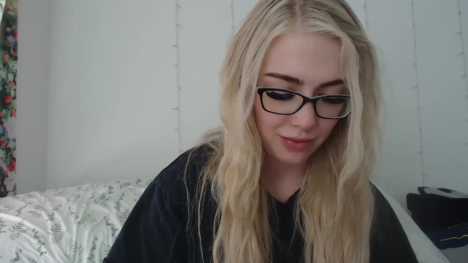 Gallery image thumbnail from AshleyMarina's myfreecams stream on, 03/29/2024, 19:36 image 17 of 20