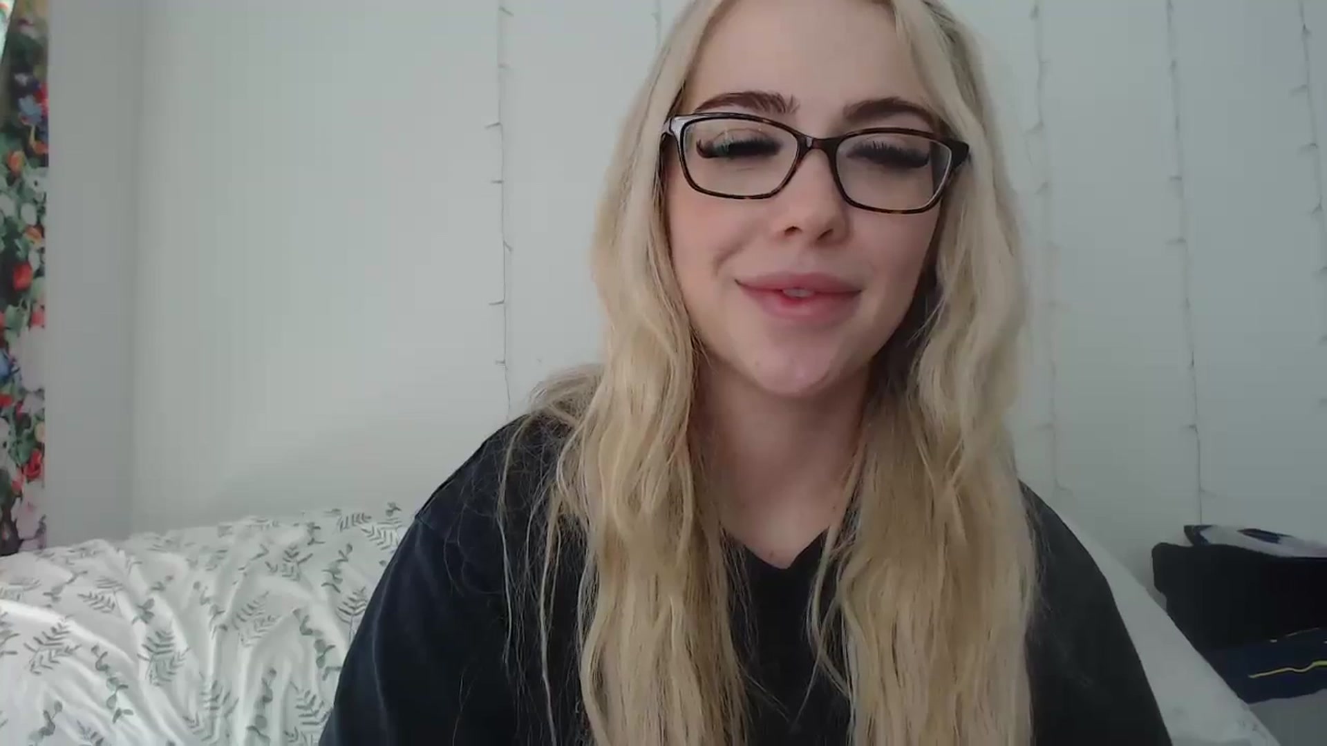 Gallery image thumbnail from AshleyMarina's myfreecams stream on, 03/29/2024, 19:36 image 16 of 20