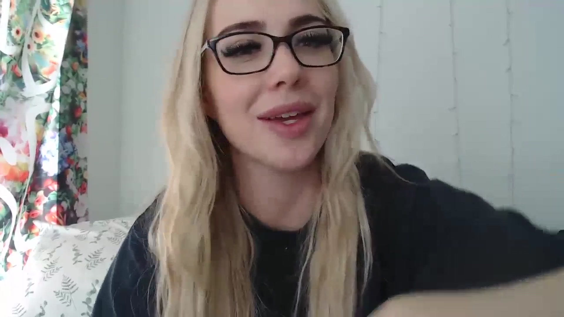 Gallery image thumbnail from AshleyMarina's myfreecams stream on, 03/29/2024, 19:36 image 4 of 20
