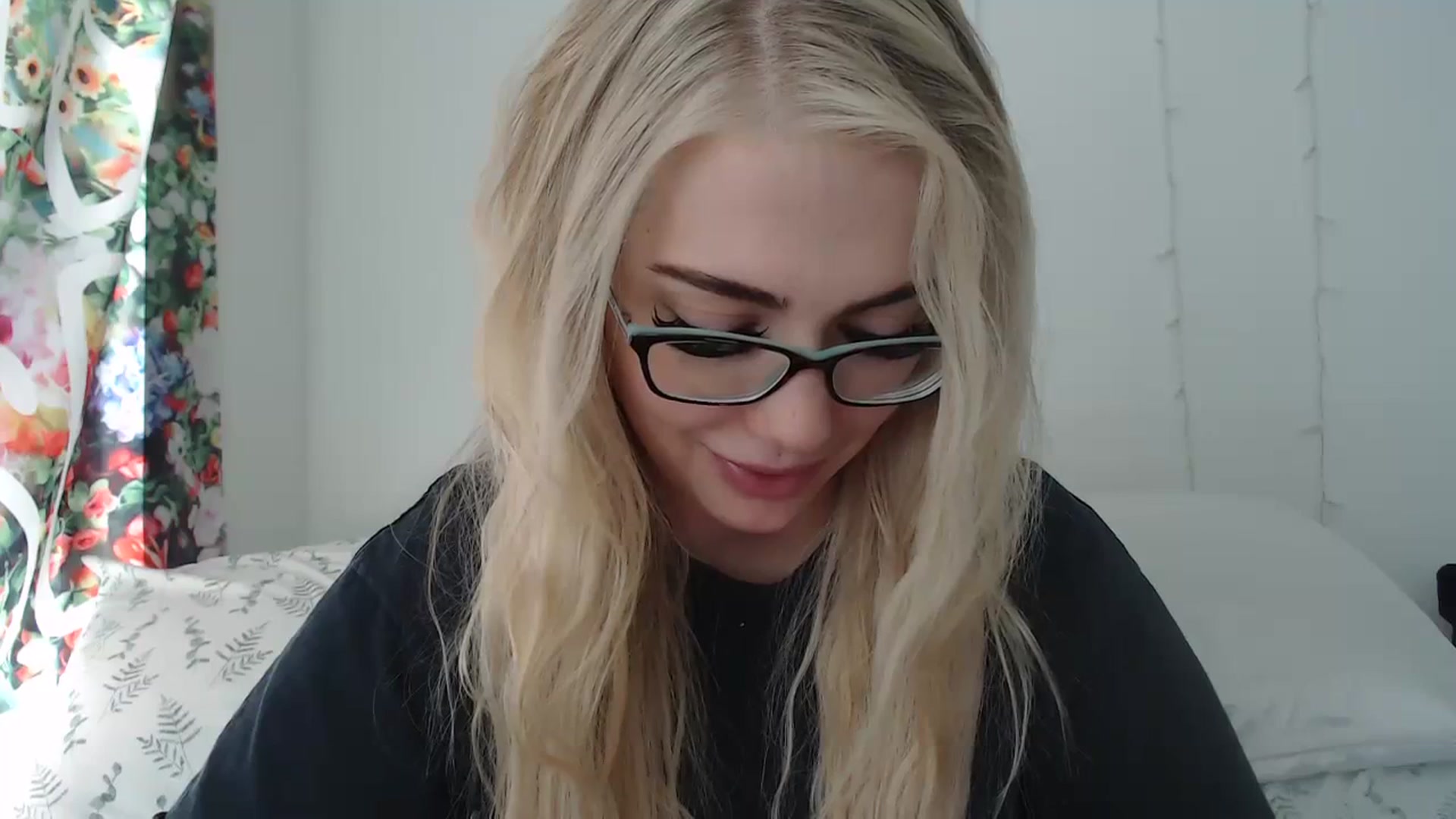 Gallery image thumbnail from AshleyMarina's myfreecams stream on, 03/29/2024, 19:36 image 7 of 20
