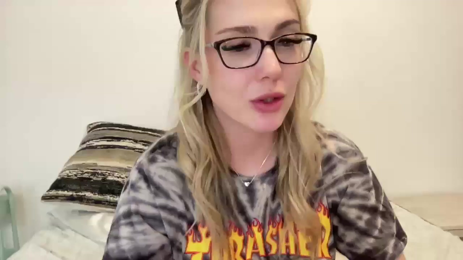 Gallery image thumbnail from AshleyMarina's myfreecams stream on, 05/27/2025, 01:39 image 1 of 20