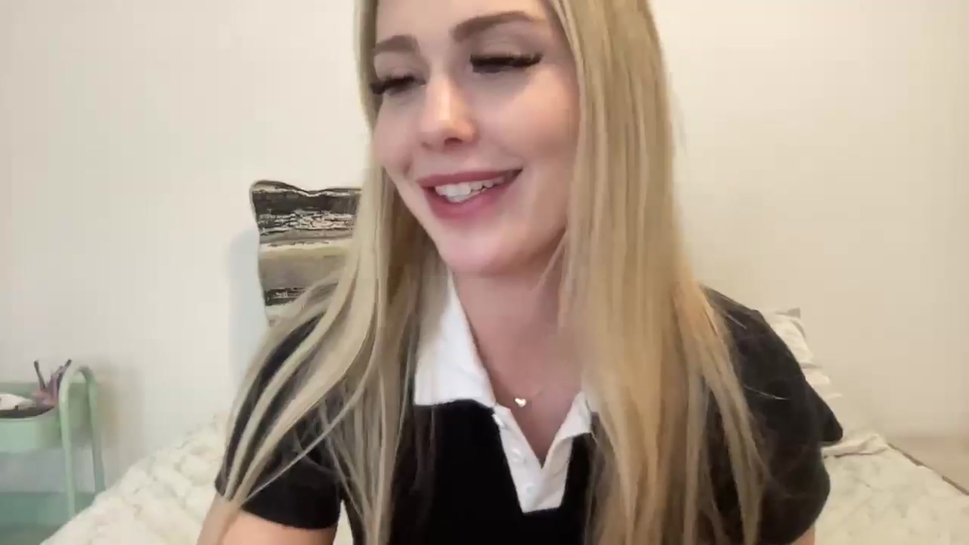 Gallery image thumbnail from AshleyMarina's myfreecams stream on, 06/08/2025, 24:39 image 6 of 20