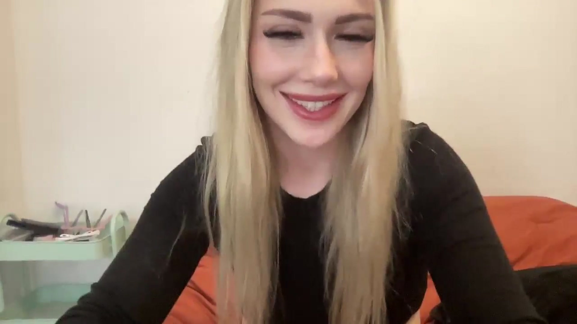 Gallery image thumbnail from AshleyMarina's myfreecams stream on, 11/18/2025, 18:34 image 12 of 20