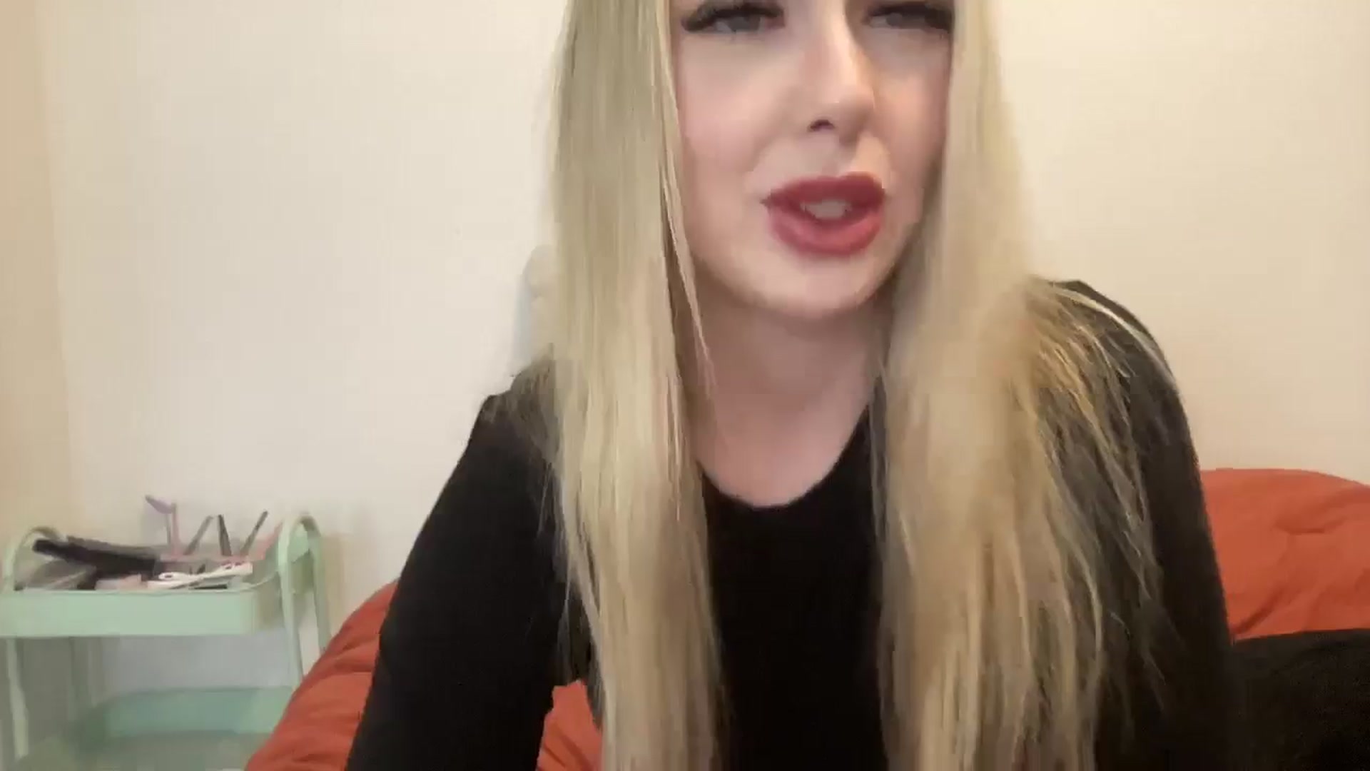 Gallery image thumbnail from AshleyMarina's myfreecams stream on, 11/18/2025, 18:34 image 8 of 20
