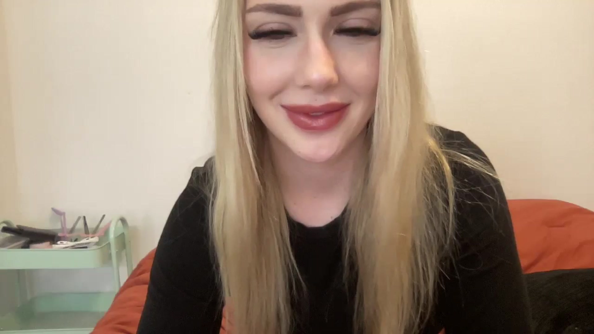 Gallery image thumbnail from AshleyMarina's myfreecams stream on, 11/18/2025, 18:34 image 9 of 20