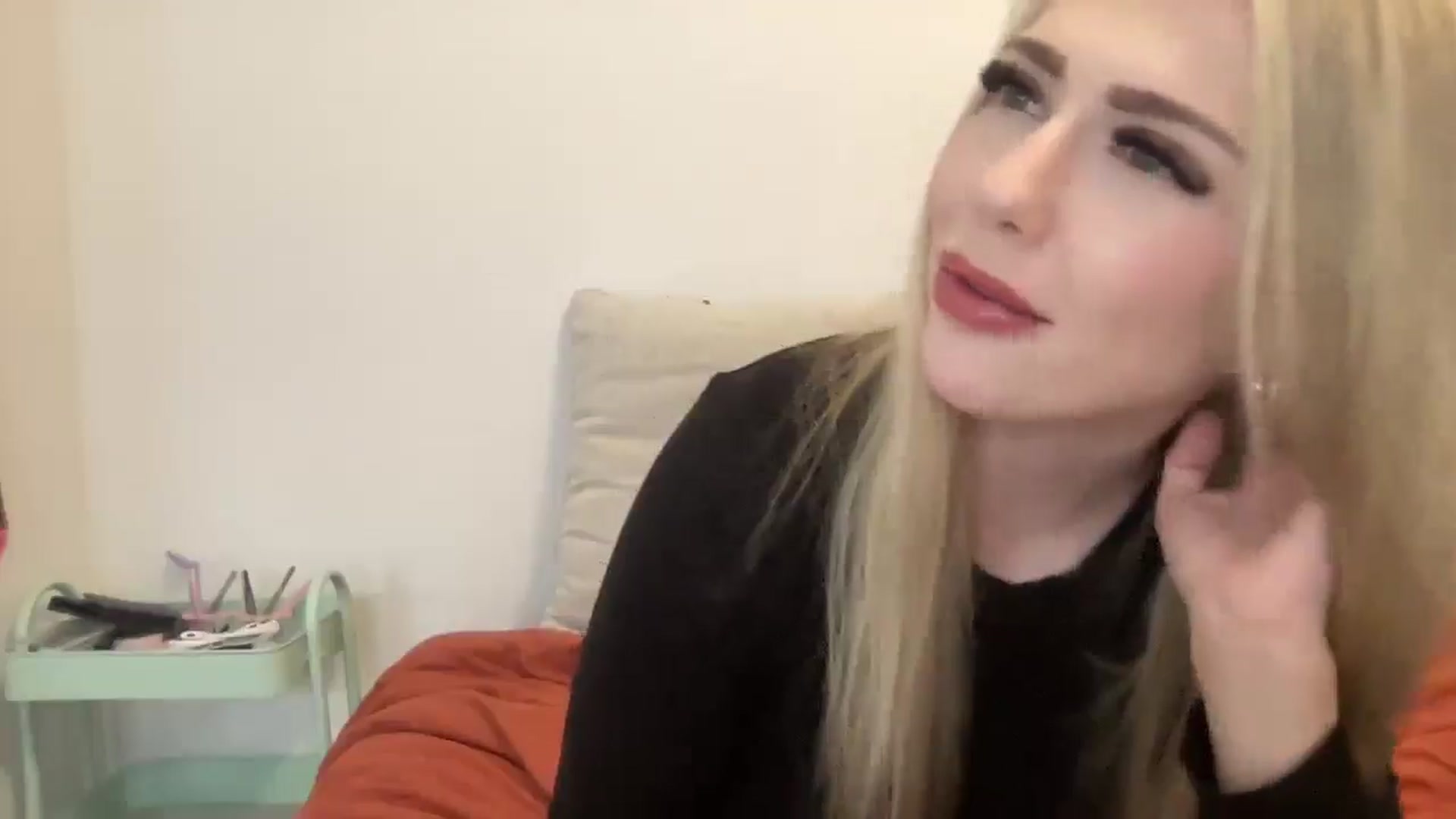 Gallery image thumbnail from AshleyMarina's myfreecams stream on, 11/18/2025, 18:34 image 5 of 20