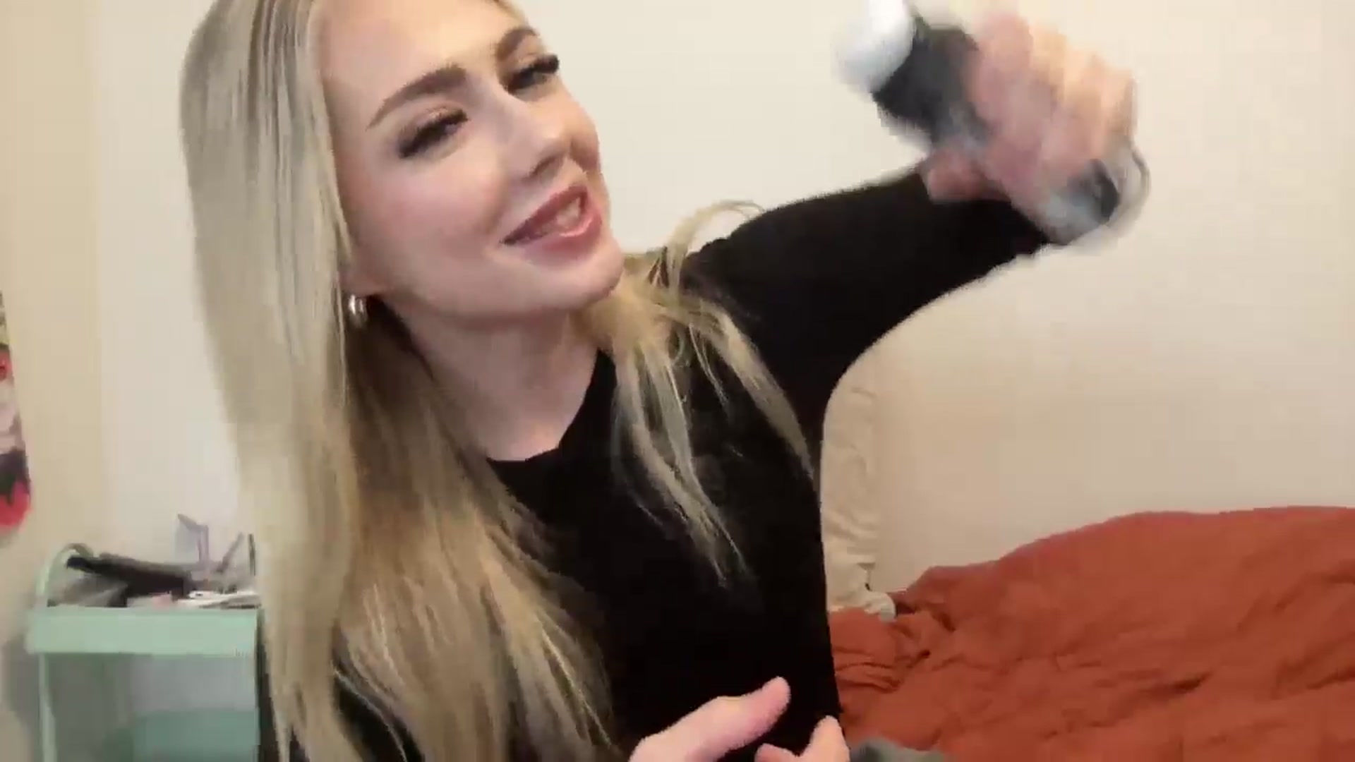 Gallery image thumbnail from AshleyMarina's myfreecams stream on, 11/18/2025, 19:43 image 5 of 20
