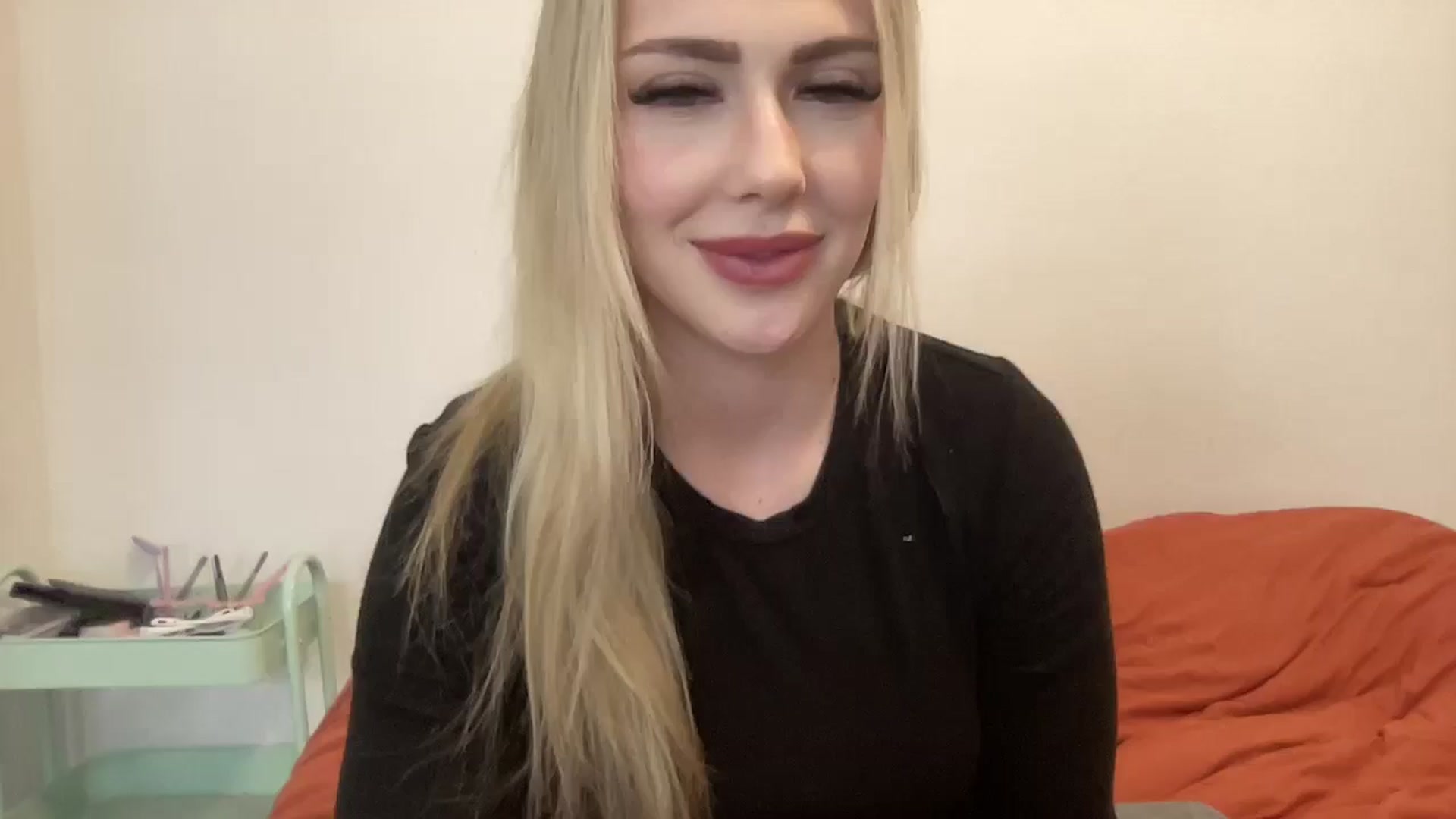 Gallery image thumbnail from AshleyMarina's myfreecams stream on, 11/18/2025, 19:43 image 14 of 20