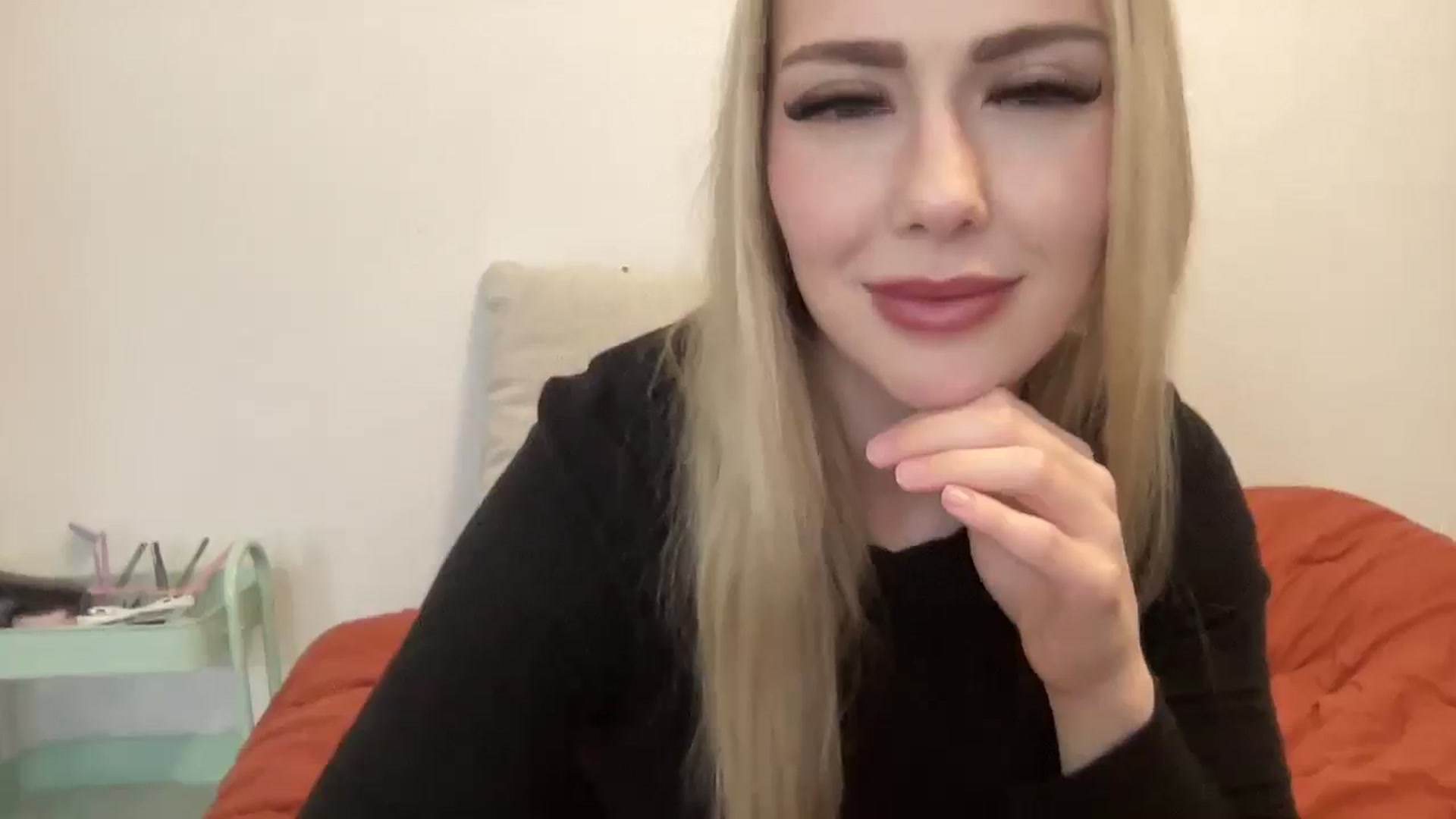 Gallery image thumbnail from AshleyMarina's myfreecams stream on, 11/18/2025, 19:43 image 18 of 20