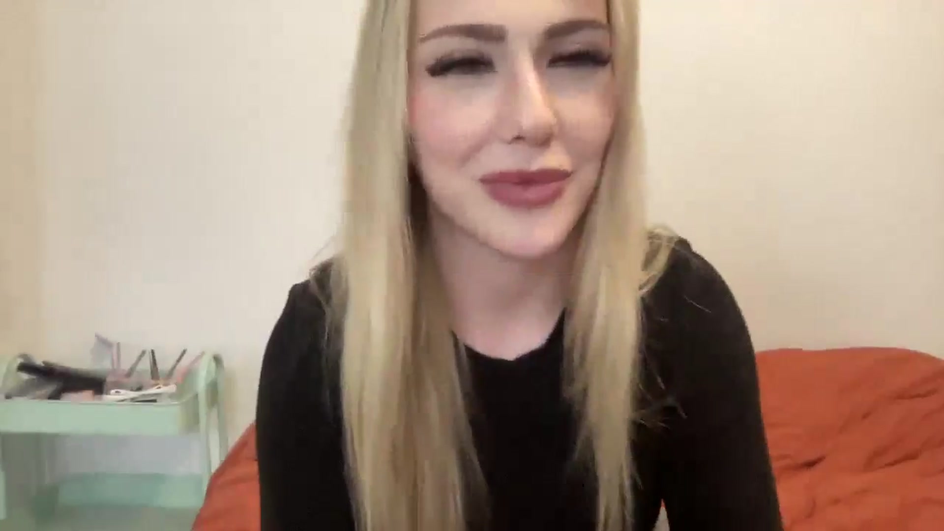 Gallery image thumbnail from AshleyMarina's myfreecams stream on, 11/18/2025, 19:43 image 9 of 20