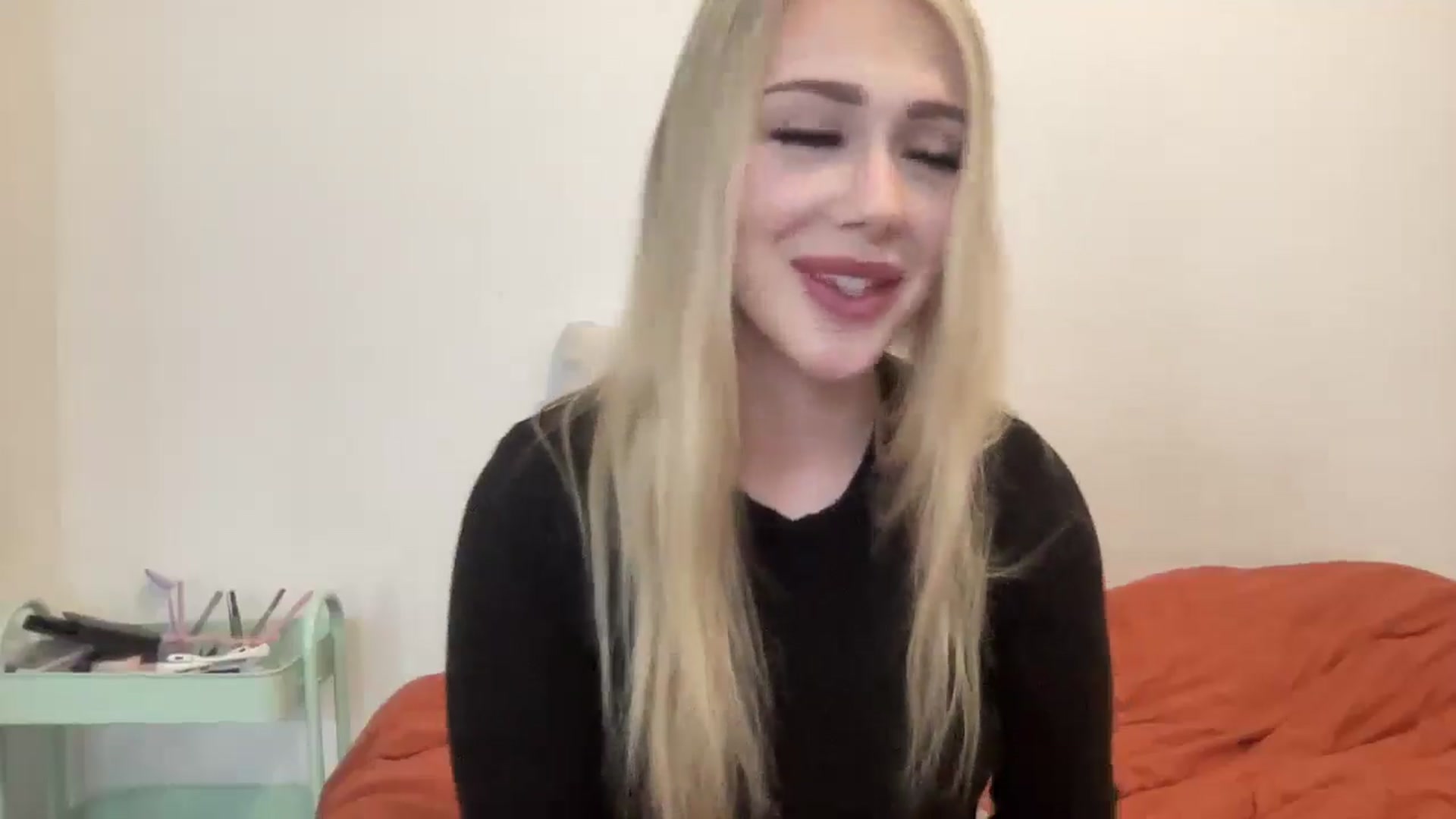 Gallery image thumbnail from AshleyMarina's myfreecams stream on, 11/18/2025, 19:43 image 8 of 20