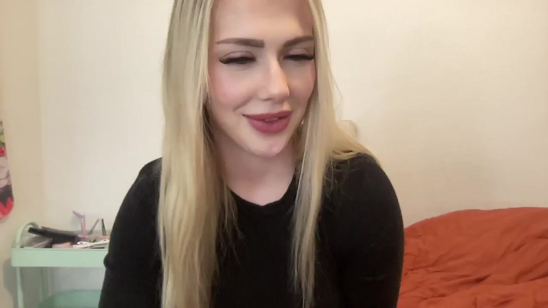 Gallery image thumbnail from AshleyMarina's myfreecams stream on, 11/18/2025, 19:43 image 1 of 20