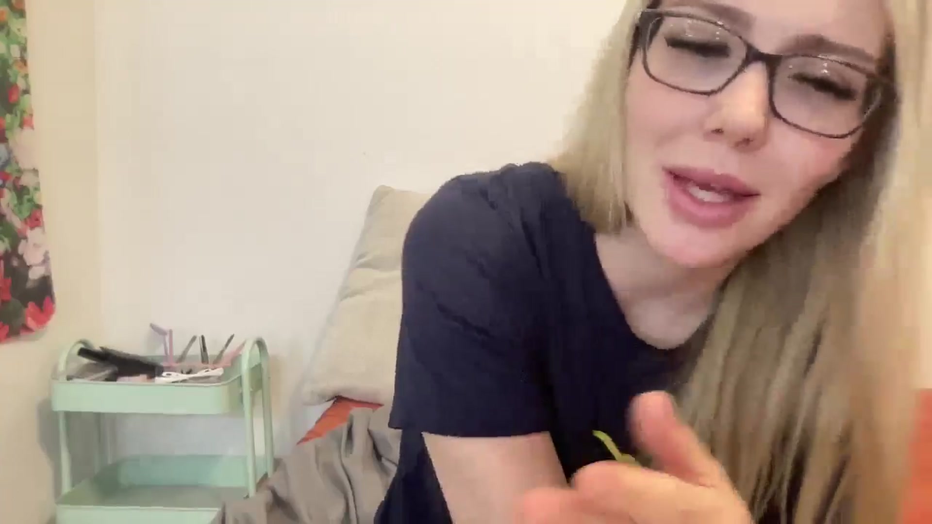 Gallery image thumbnail from AshleyMarina's myfreecams stream on, 11/21/2025, 16:49 image 17 of 20