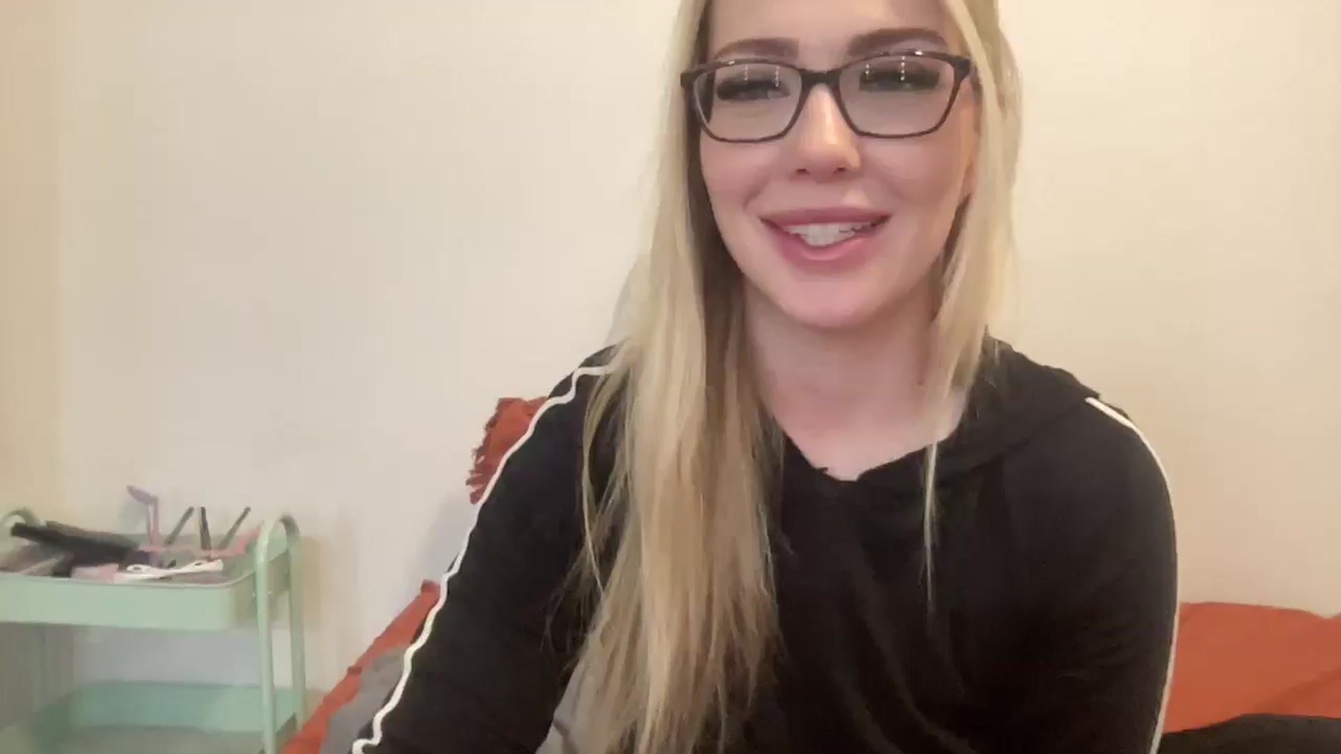 Gallery image thumbnail from AshleyMarina's myfreecams stream on, 11/24/2025, 13:29 image 15 of 20