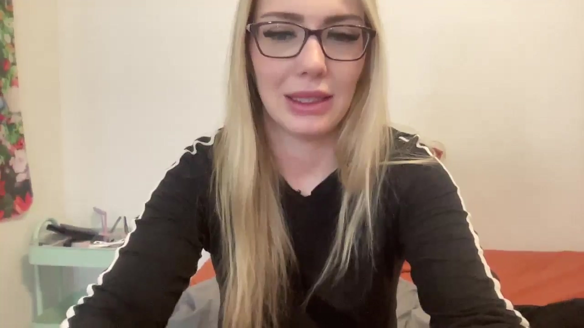 Gallery image thumbnail from AshleyMarina's myfreecams stream on, 11/24/2025, 13:29 image 17 of 20
