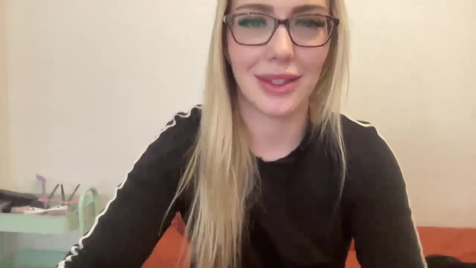 Gallery image thumbnail from AshleyMarina's myfreecams stream on, 11/24/2025, 14:02 image 4 of 20
