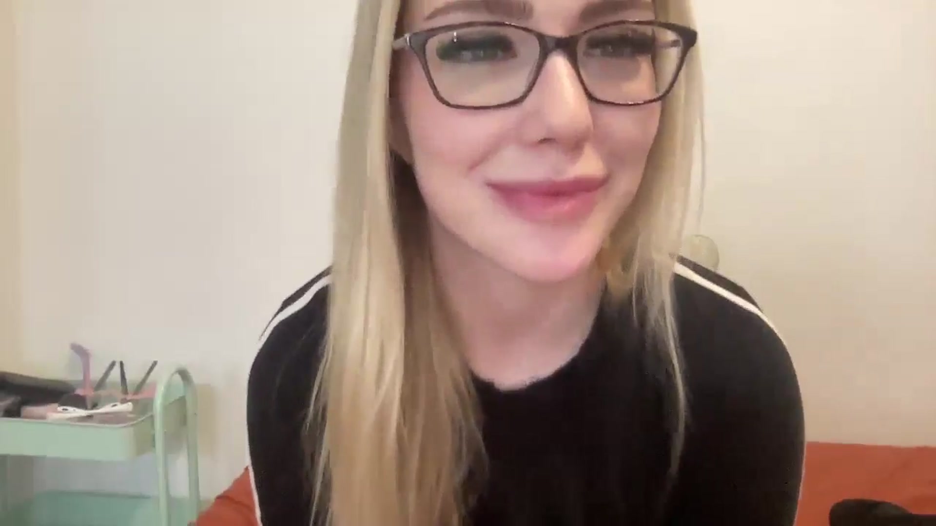 Gallery image thumbnail from AshleyMarina's myfreecams stream on, 11/24/2025, 14:02 image 5 of 20
