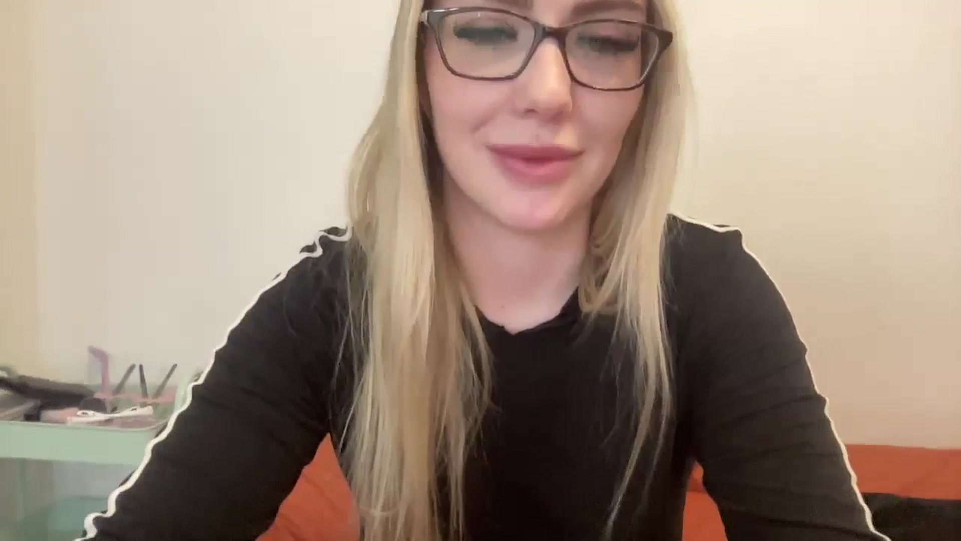 Gallery image thumbnail from AshleyMarina's myfreecams stream on, 11/24/2025, 14:02 image 13 of 20
