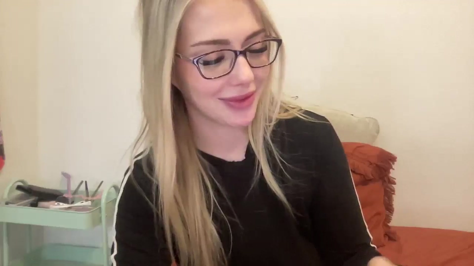 Gallery image thumbnail from AshleyMarina's myfreecams stream on, 11/24/2025, 14:56 image 18 of 20