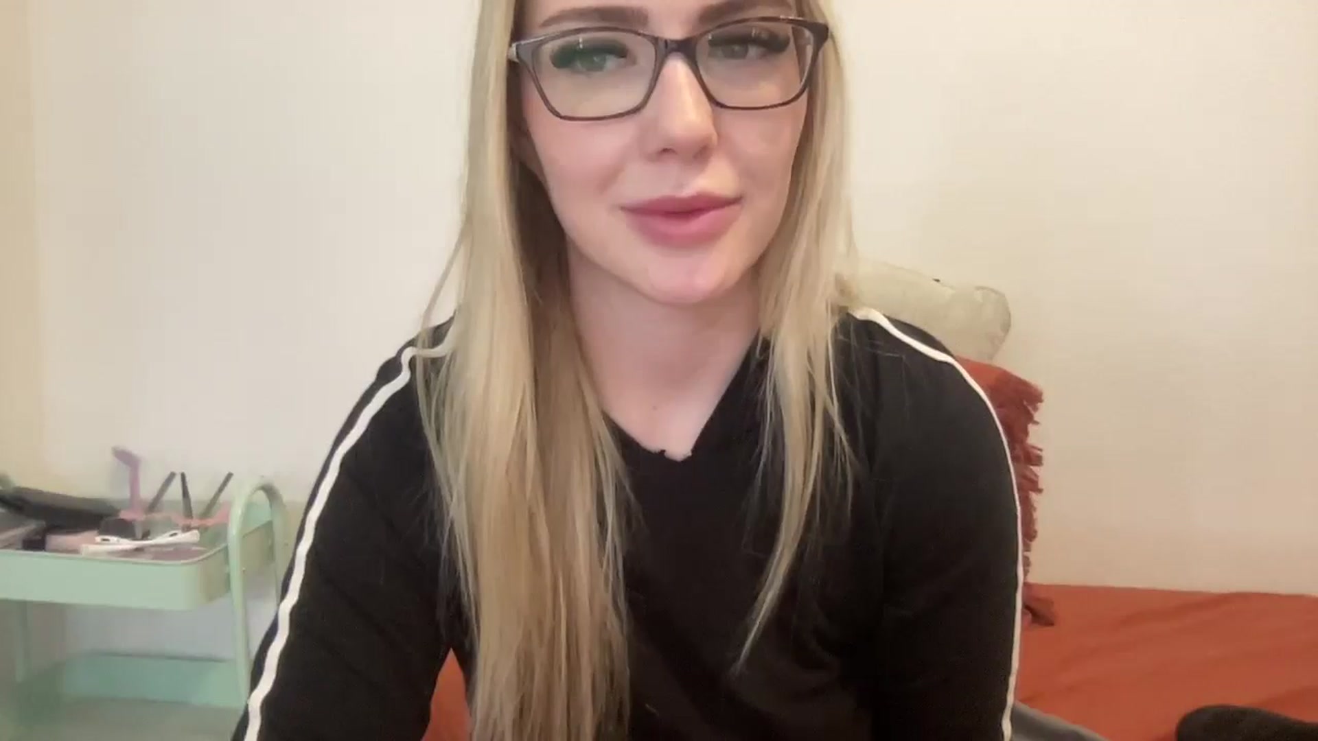 Gallery image thumbnail from AshleyMarina's myfreecams stream on, 11/24/2025, 14:56 image 4 of 20