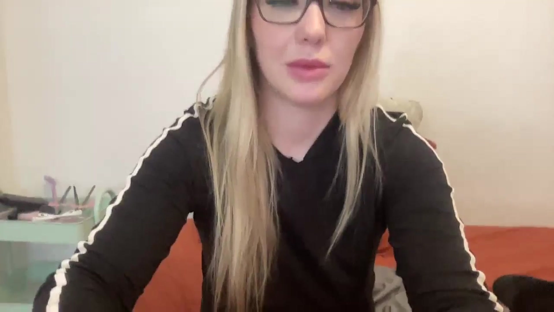 Gallery image thumbnail from AshleyMarina's myfreecams stream on, 11/24/2025, 14:56 image 3 of 20