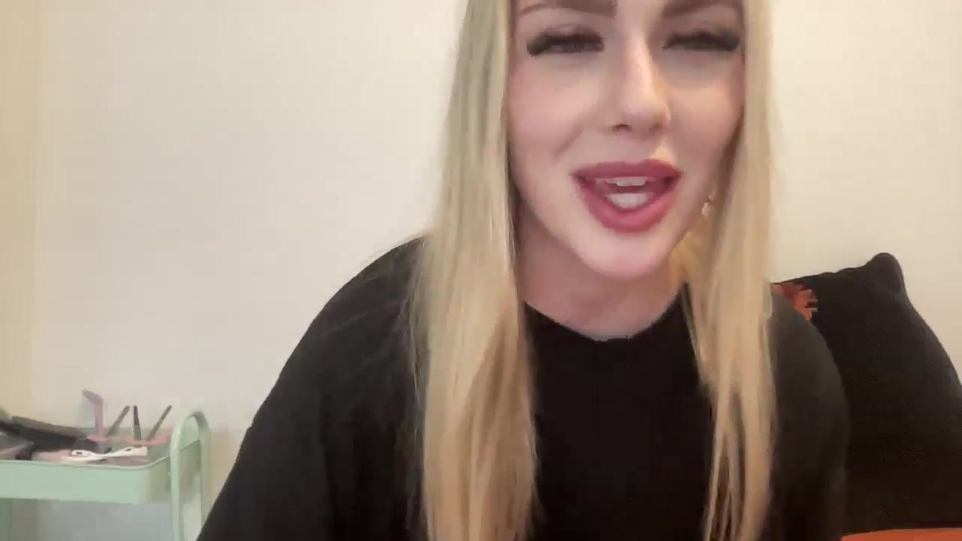 Gallery image thumbnail from AshleyMarina's myfreecams stream on, 11/28/2025, 24:00 image 3 of 20