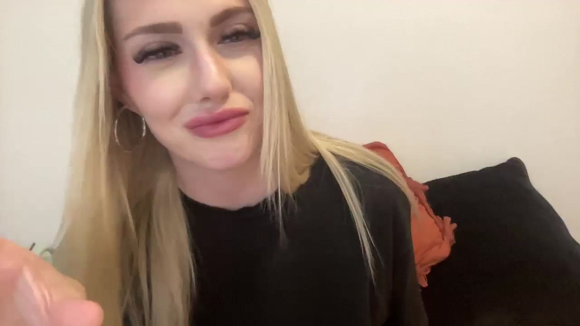 Gallery image thumbnail from AshleyMarina's myfreecams stream on, 11/28/2025, 01:38 image 18 of 20