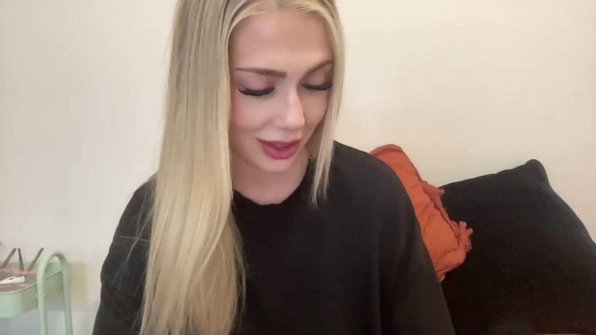 Gallery image thumbnail from AshleyMarina's myfreecams stream on, 11/28/2025, 01:38 image 6 of 20
