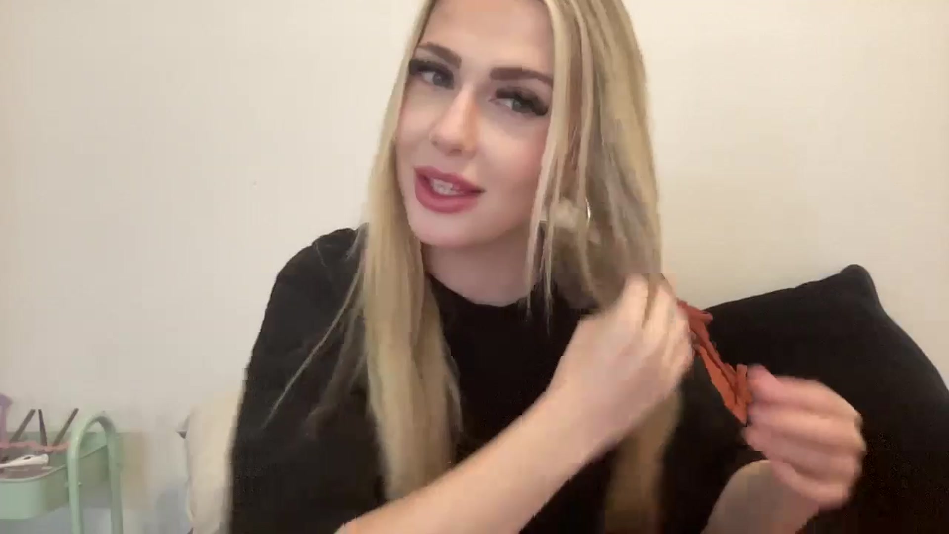 Gallery image thumbnail from AshleyMarina's myfreecams stream on, 11/28/2025, 01:38 image 4 of 20