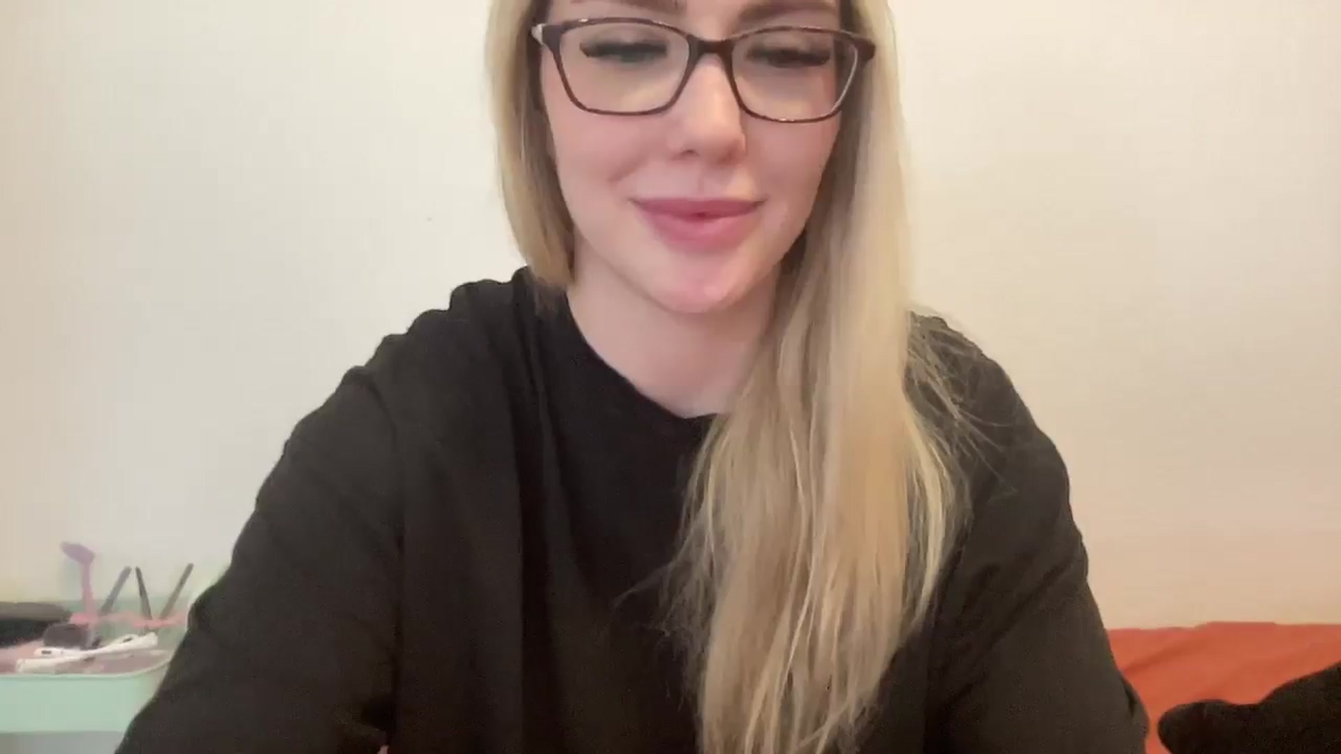 Gallery image thumbnail from AshleyMarina's myfreecams stream on, 11/28/2025, 16:25 image 17 of 20