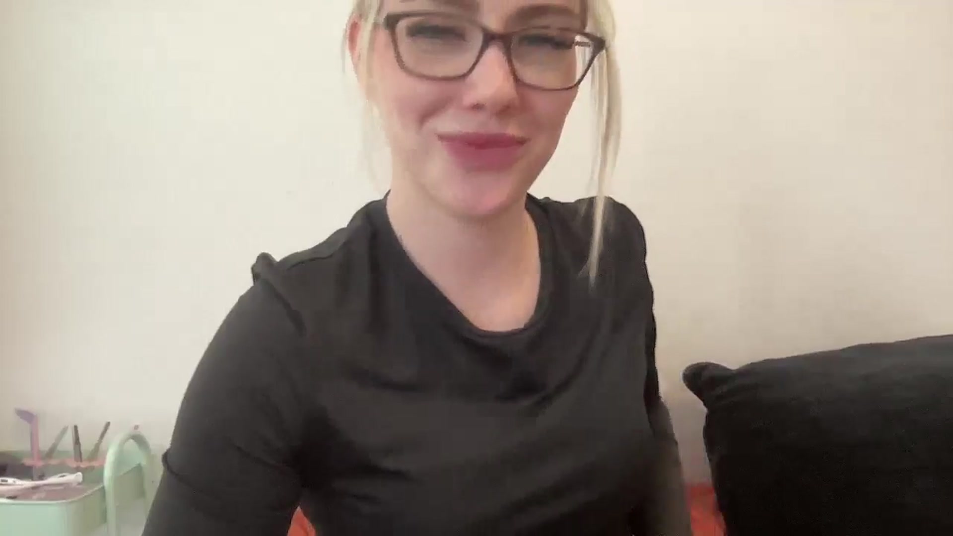 Gallery image thumbnail from AshleyMarina's myfreecams stream on, 12/02/2025, 21:01 image 6 of 20