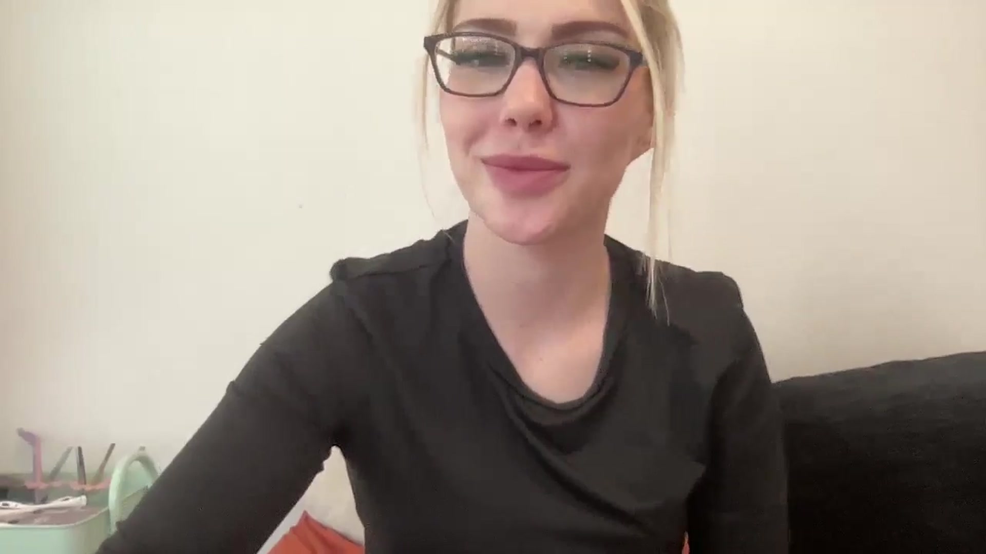 Gallery image thumbnail from AshleyMarina's myfreecams stream on, 12/02/2025, 21:01 image 11 of 20