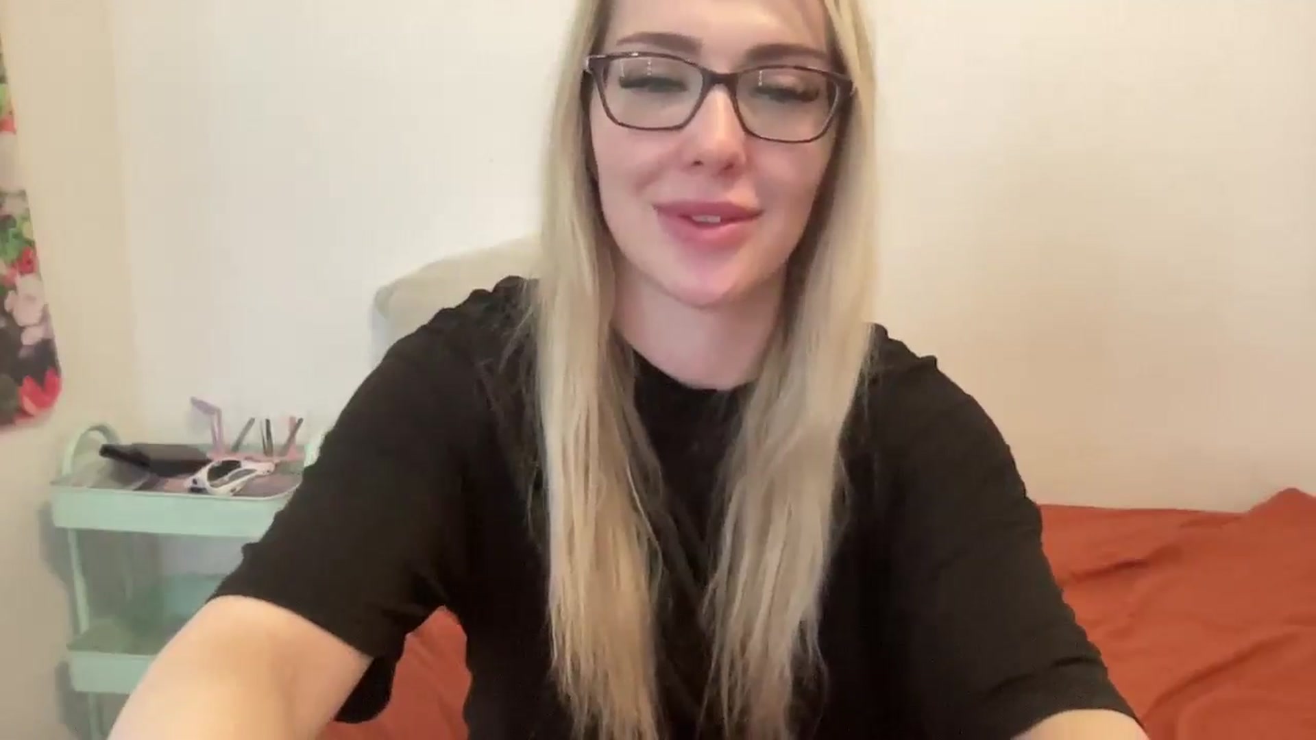 Gallery image thumbnail from AshleyMarina's myfreecams stream on, 12/10/2025, 17:01 image 4 of 20