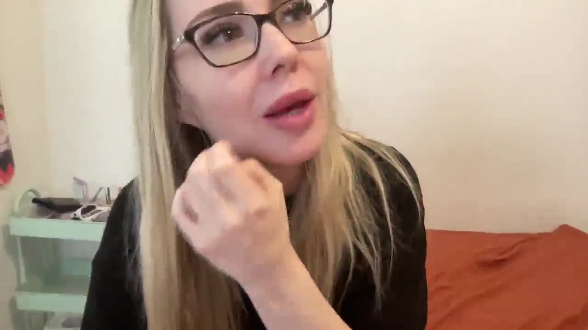 Gallery image thumbnail from AshleyMarina's myfreecams stream on, 12/10/2025, 17:01 image 18 of 20
