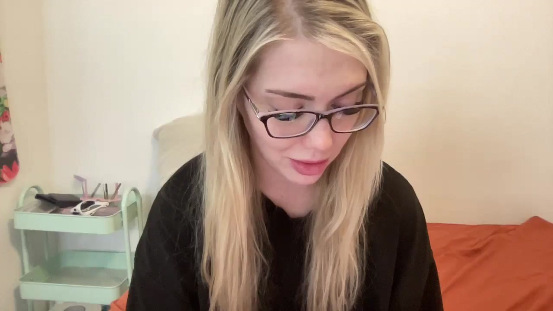 Gallery image thumbnail from AshleyMarina's myfreecams stream on, 12/10/2025, 17:01 image 16 of 20