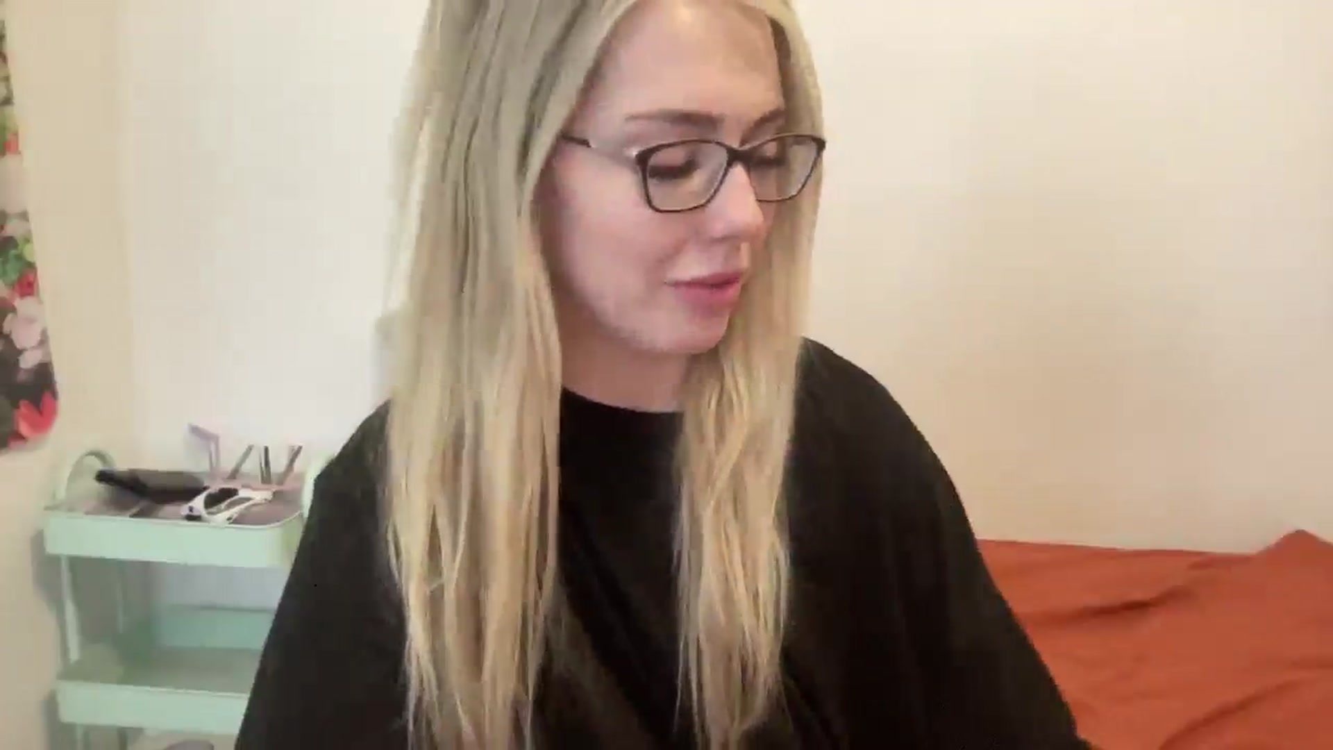 Gallery image thumbnail from AshleyMarina's myfreecams stream on, 12/10/2025, 17:01 image 6 of 20