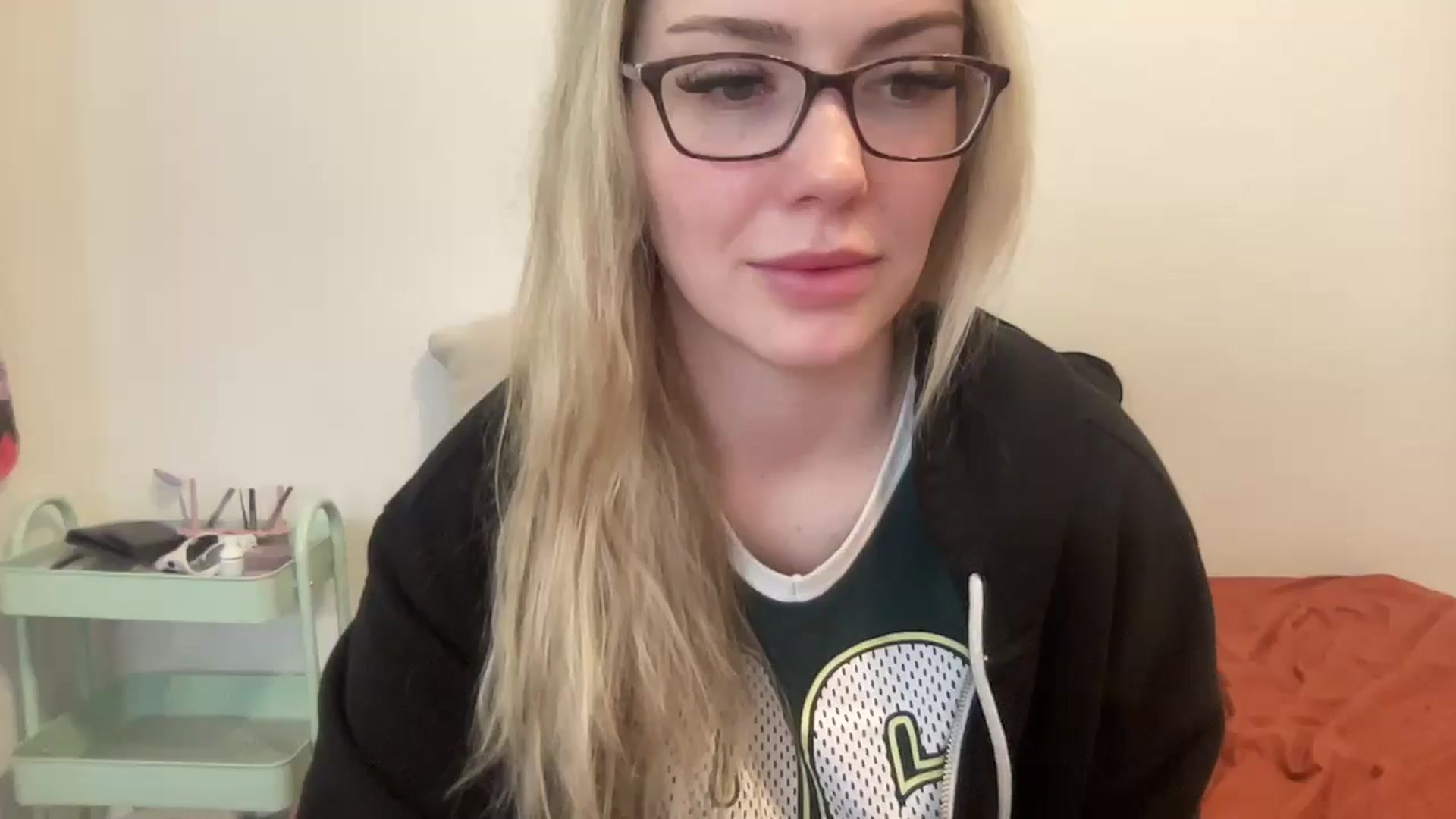 Gallery image thumbnail from AshleyMarina's myfreecams stream on, 12/23/2025, 15:56 image 3 of 20