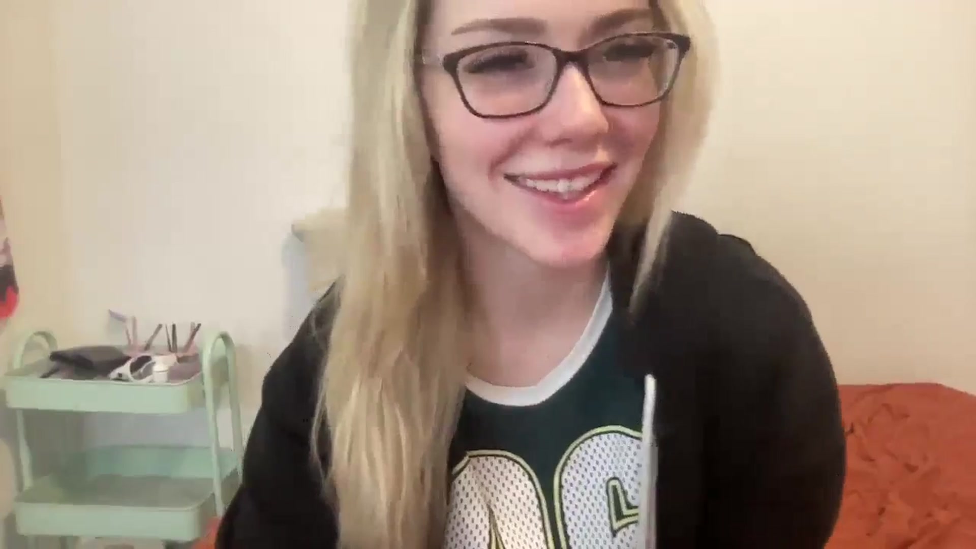 Gallery image thumbnail from AshleyMarina's myfreecams stream on, 12/23/2025, 15:56 image 13 of 20