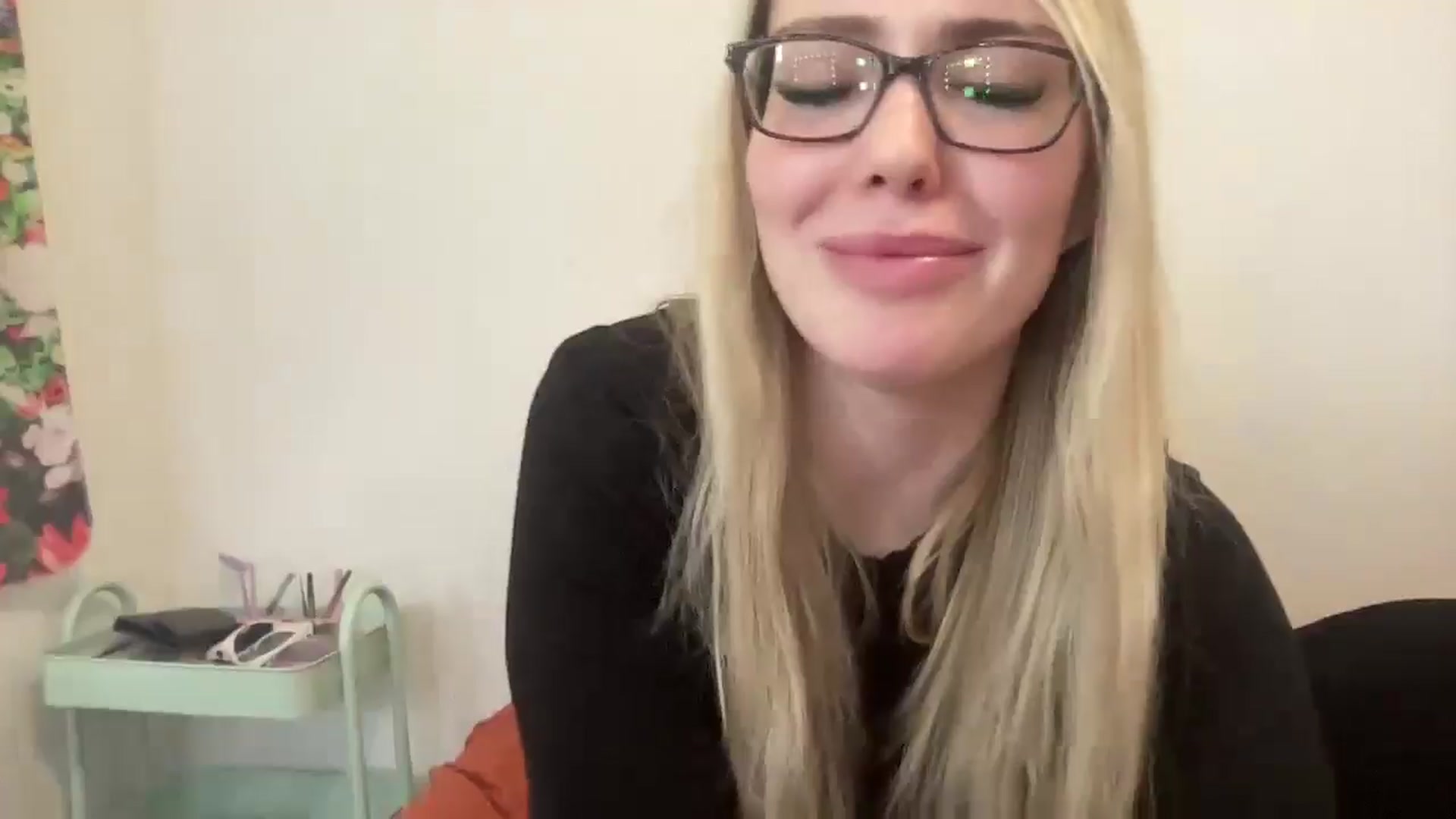 Gallery image thumbnail from AshleyMarina's myfreecams stream on, 12/23/2025, 17:34 image 10 of 20