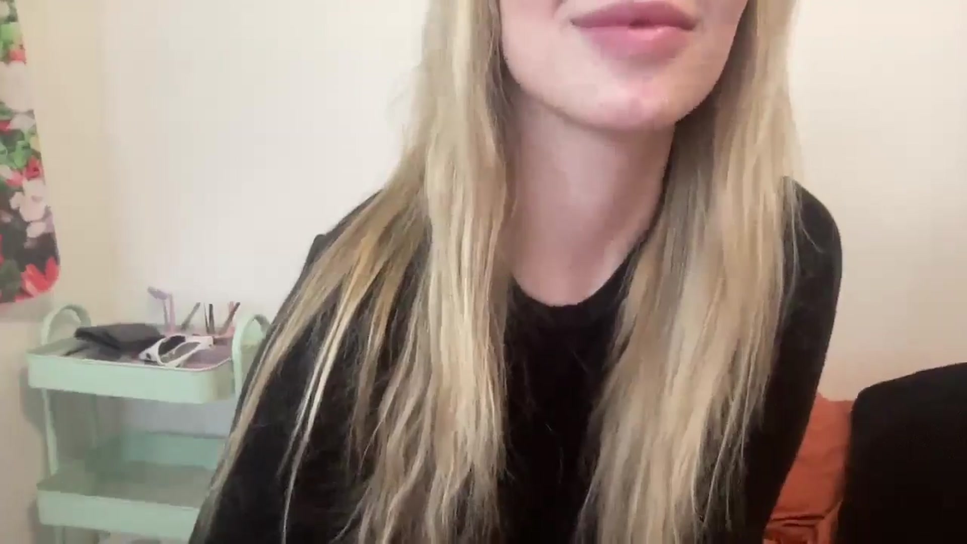 Gallery image thumbnail from AshleyMarina's myfreecams stream on, 12/23/2025, 17:34 image 19 of 20