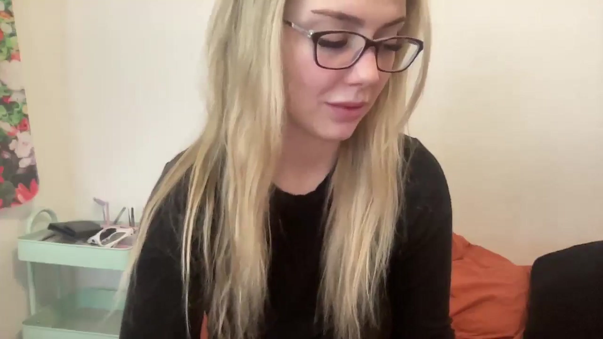 Gallery image thumbnail from AshleyMarina's myfreecams stream on, 12/23/2025, 17:34 image 20 of 20