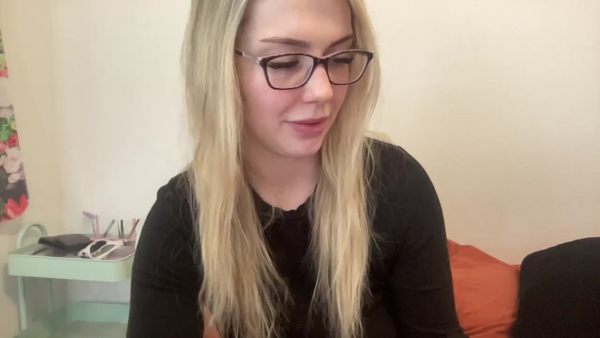 Gallery image thumbnail from AshleyMarina's myfreecams stream on, 12/23/2025, 18:13 image 5 of 20