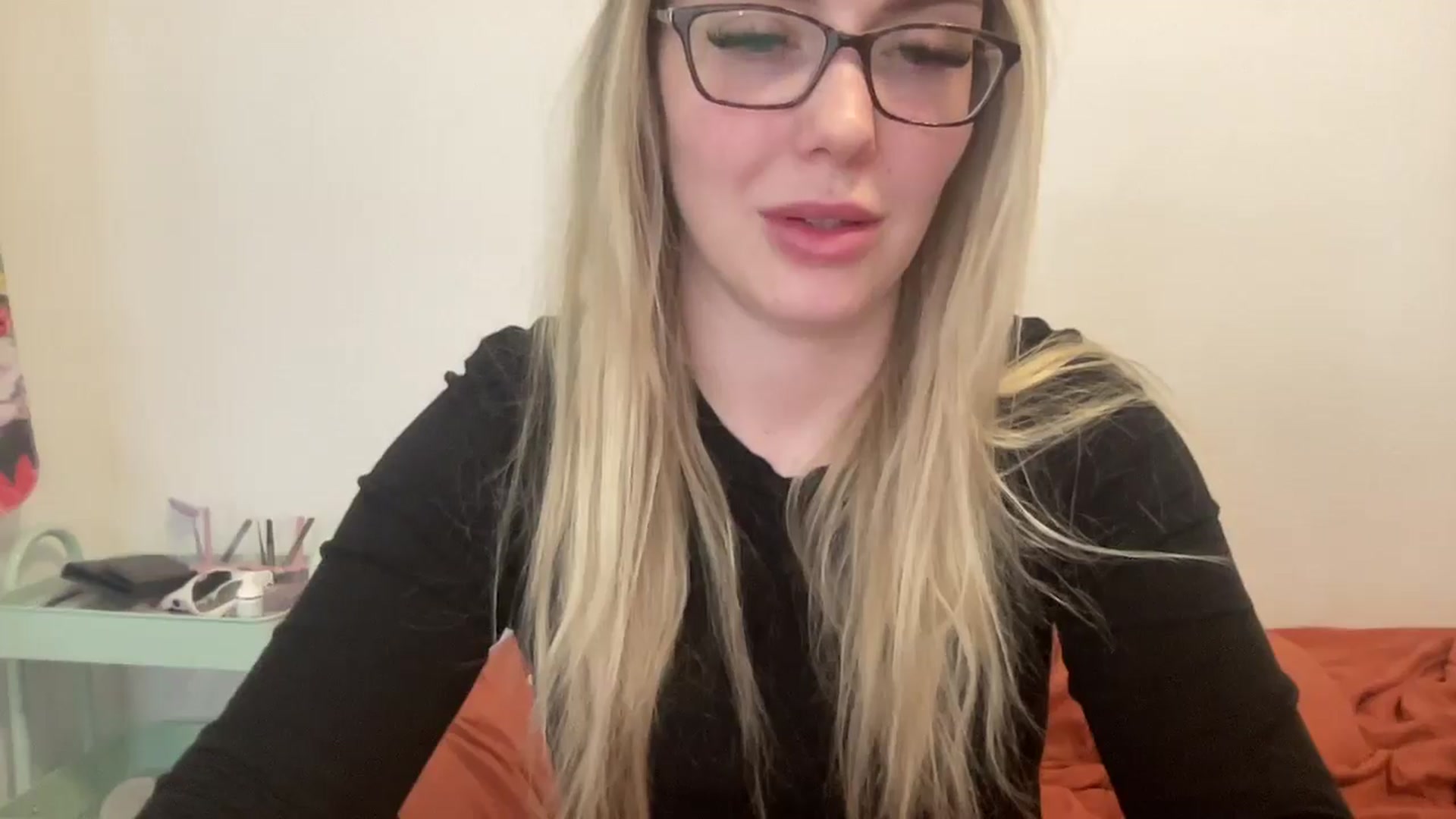 Gallery image thumbnail from AshleyMarina's myfreecams stream on, 12/24/2025, 18:32 image 12 of 20