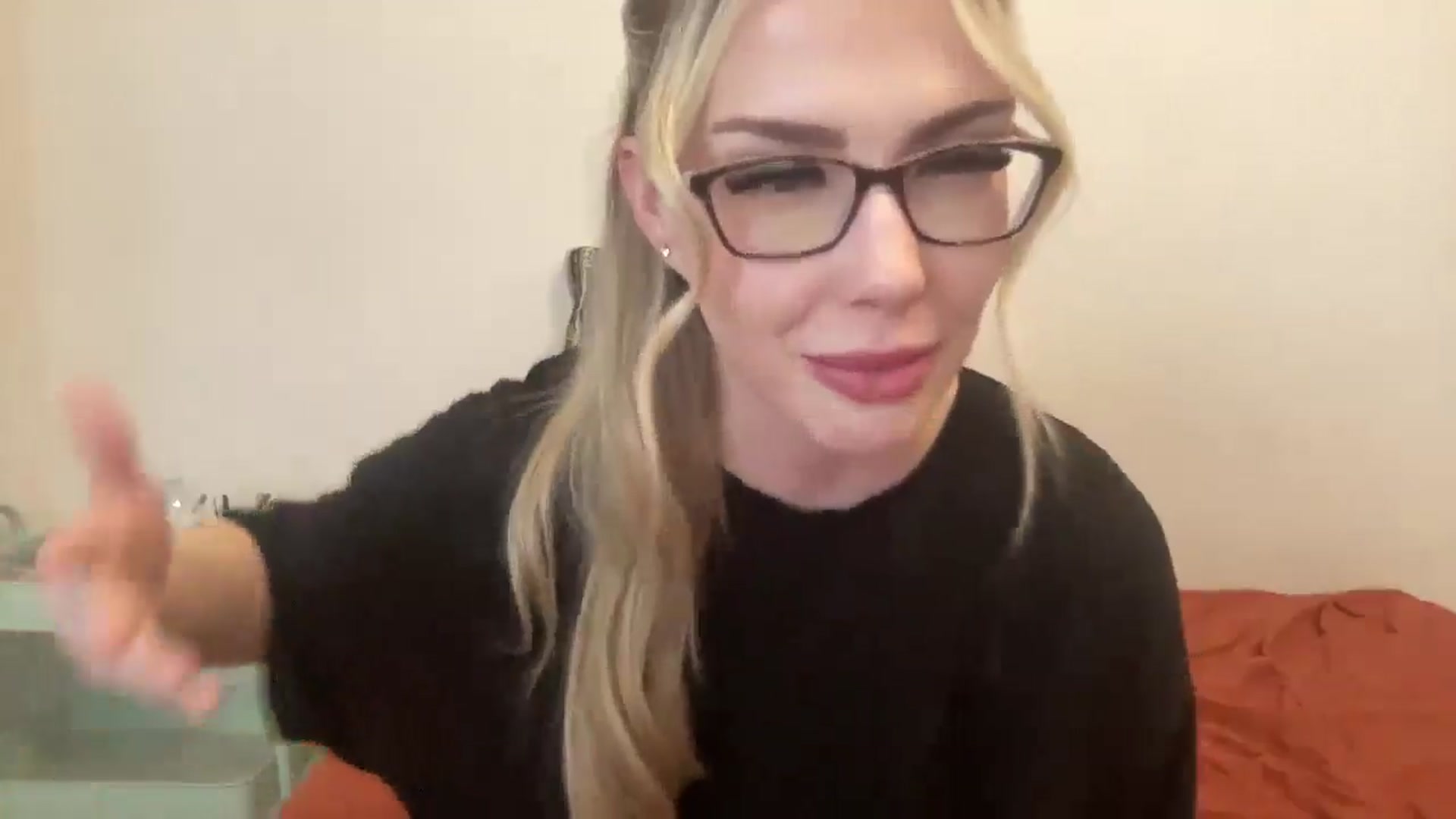 Gallery image thumbnail from AshleyMarina's myfreecams stream on, 12/29/2025, 24:00 image 6 of 20