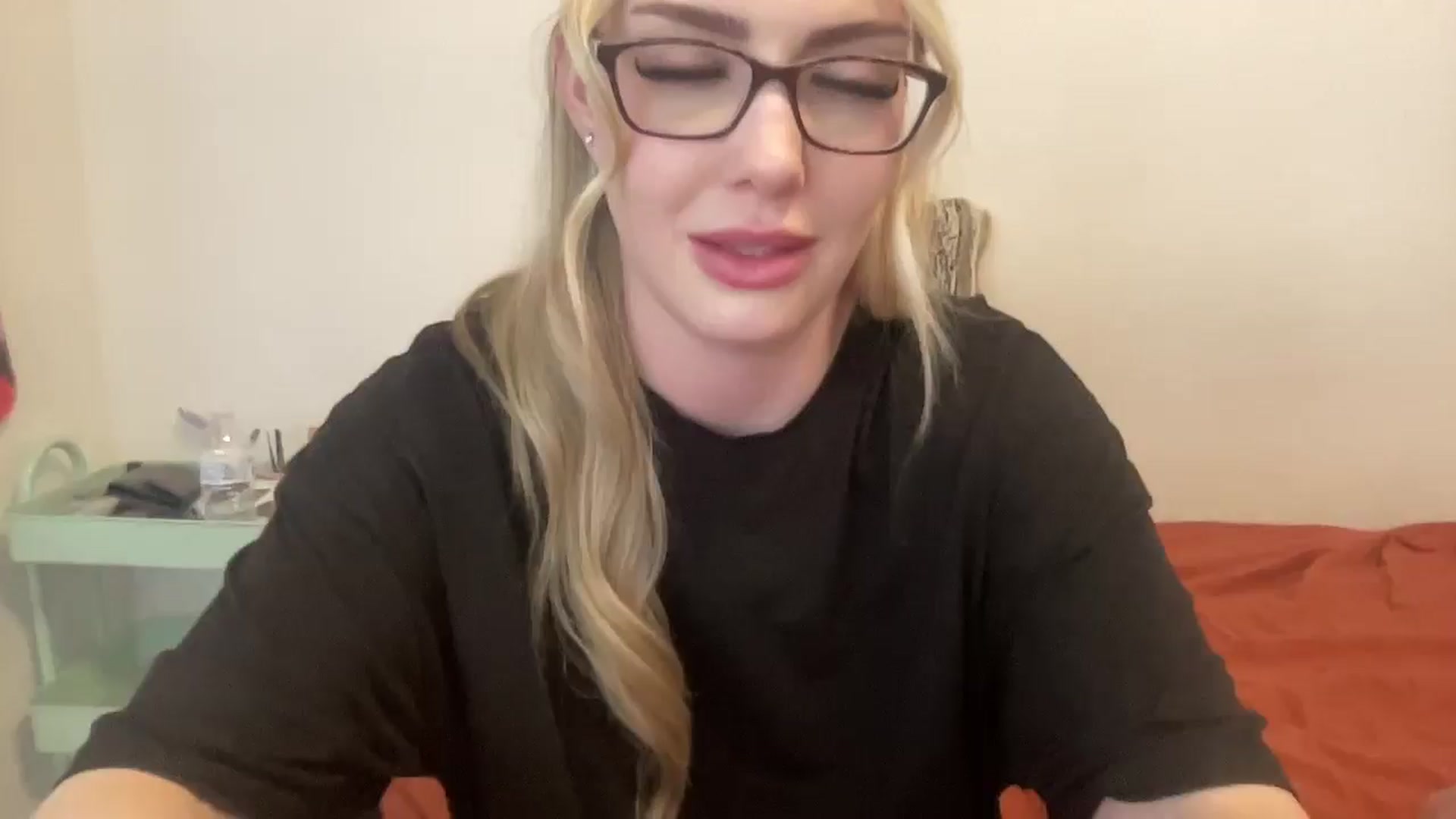 Gallery image thumbnail from AshleyMarina's myfreecams stream on, 12/29/2025, 24:00 image 18 of 20
