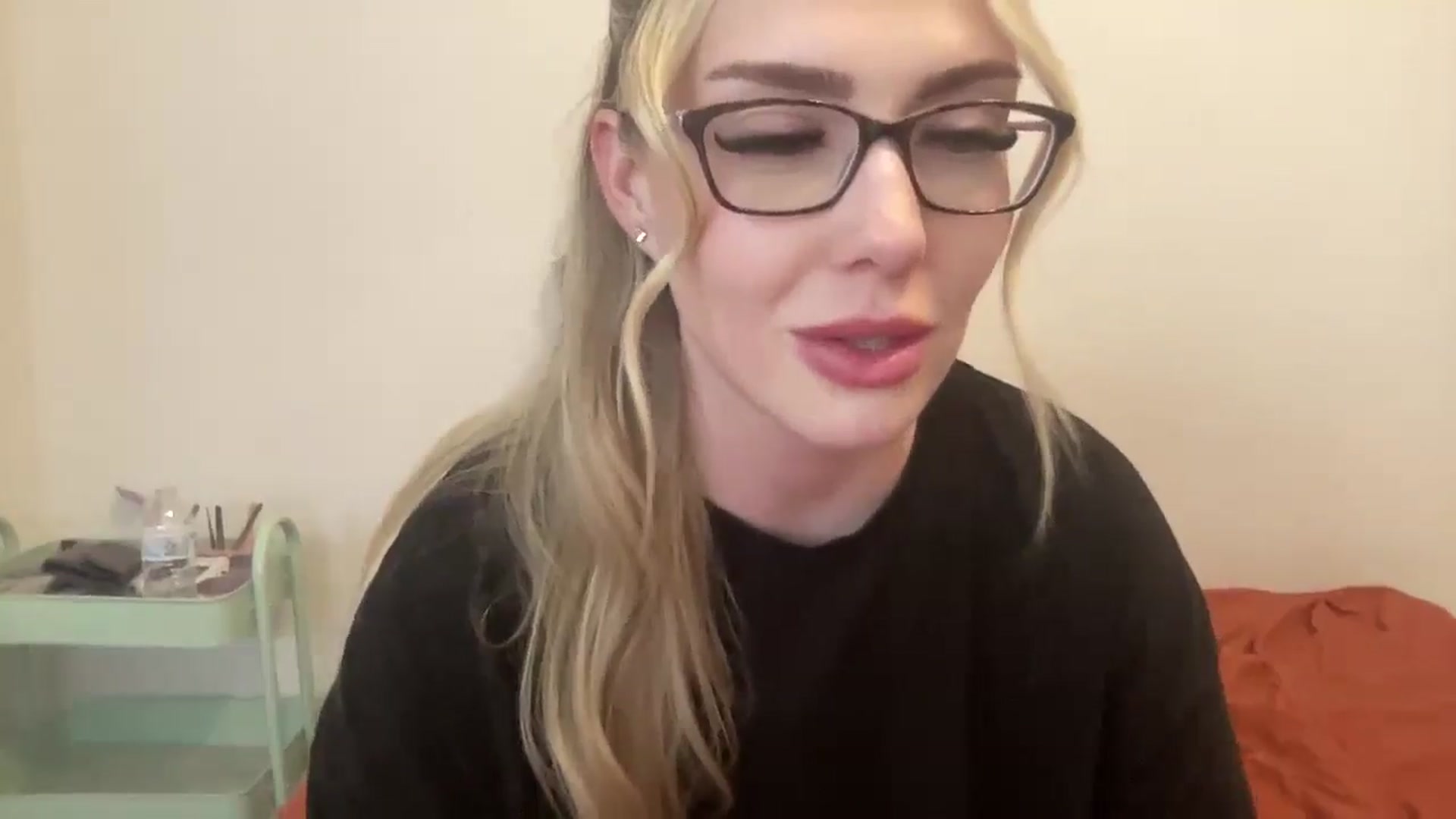 Gallery image thumbnail from AshleyMarina's myfreecams stream on, 12/29/2025, 24:00 image 4 of 20