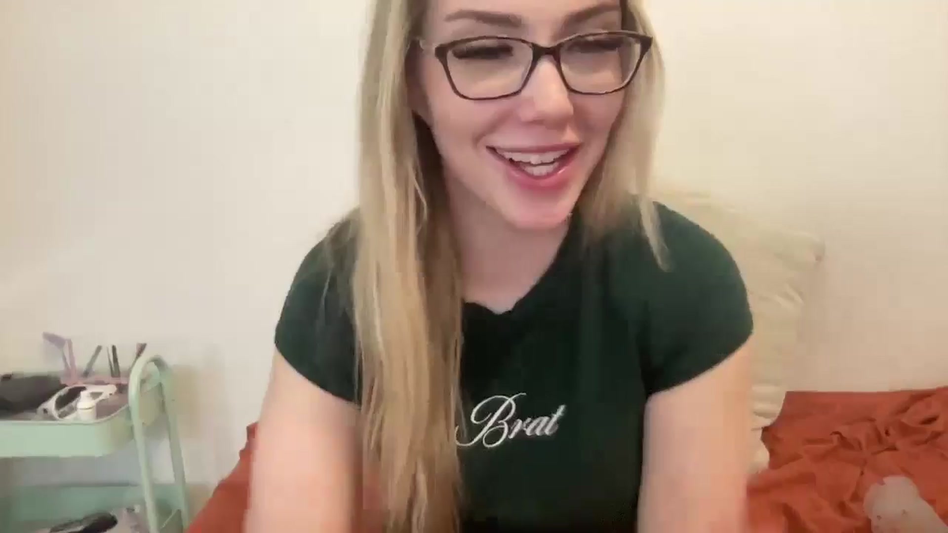 Gallery image thumbnail from AshleyMarina's myfreecams stream on, 12/31/2025, 17:18 image 16 of 20