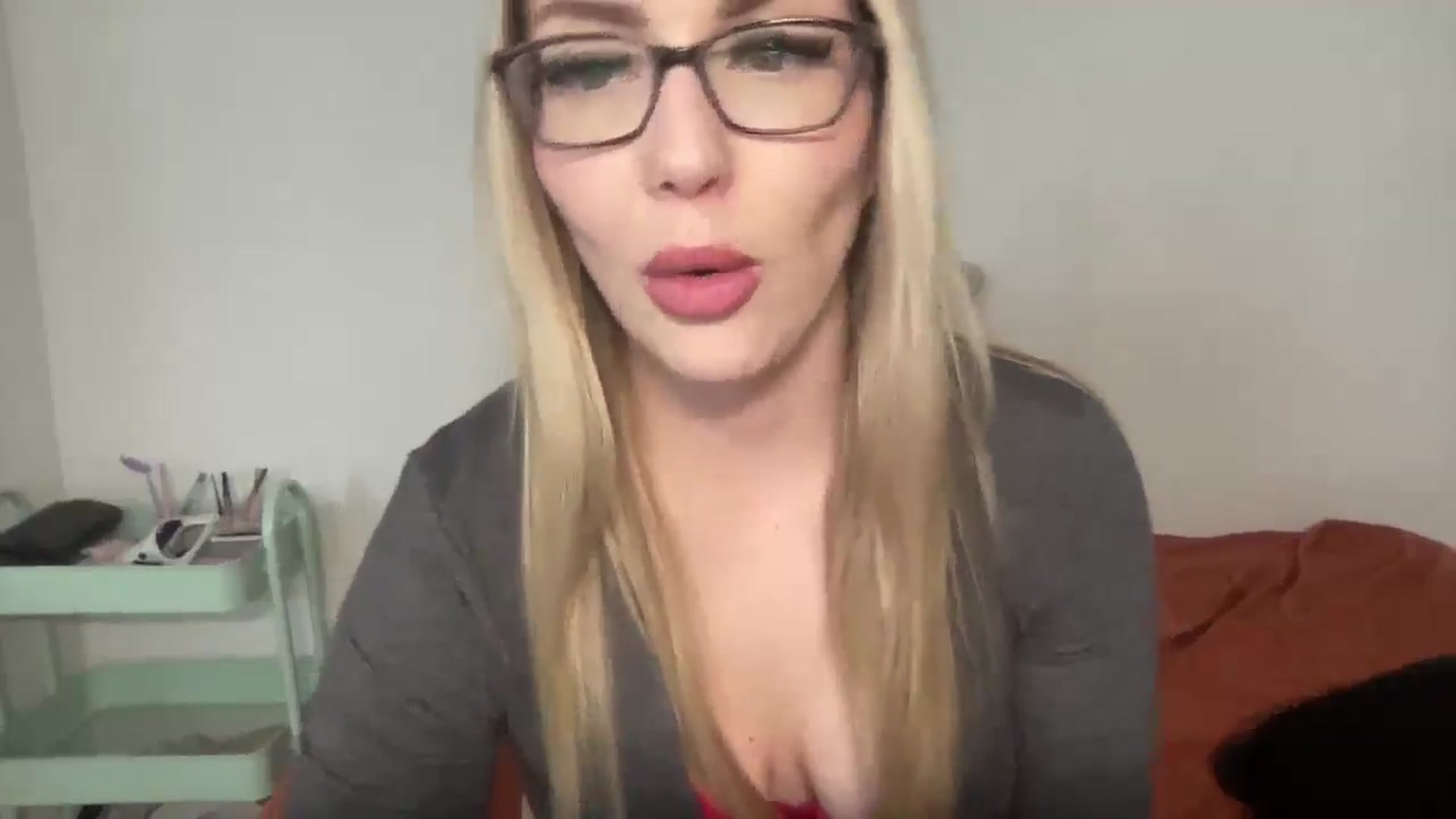 Gallery image thumbnail from AshleyMarina's myfreecams stream on, 01/02/2026, 22:43 image 17 of 20